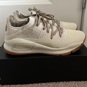 Brand New Under Armor Curry 4 low.